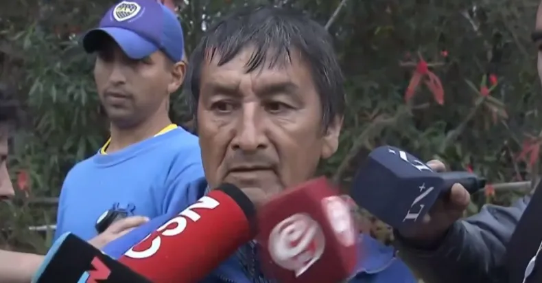 17_POLI_F-2 José Peña papá de Loan hablando con la prensa.jpg