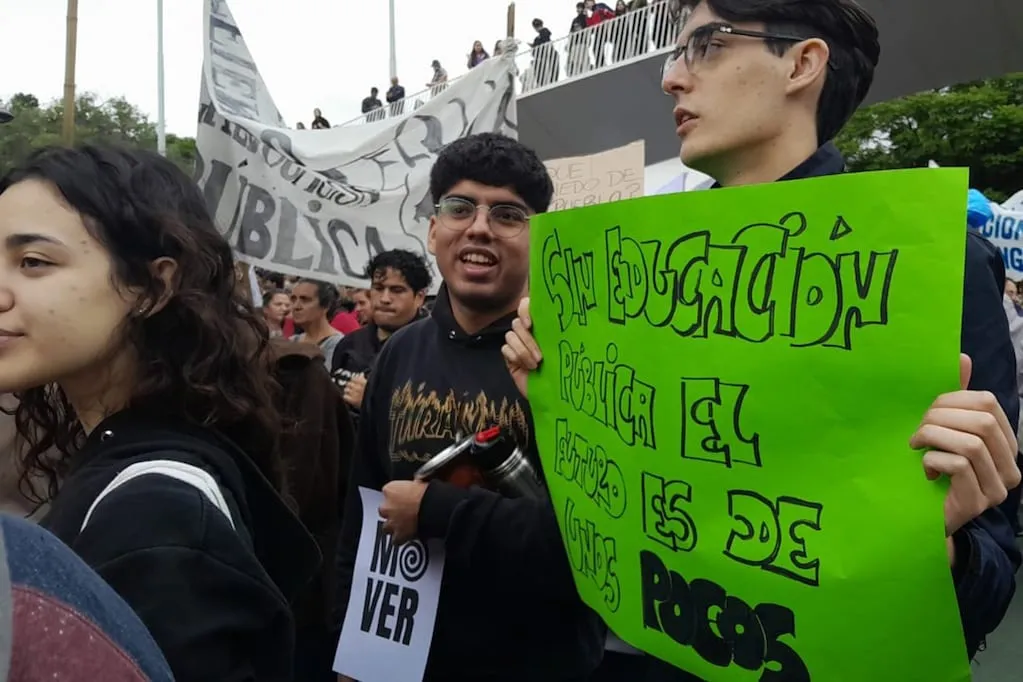Marcha universitaria en Córdoba.jpg
