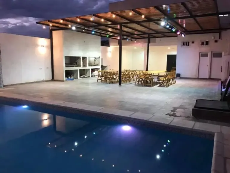 12 f1 quinchos pileta.jpg